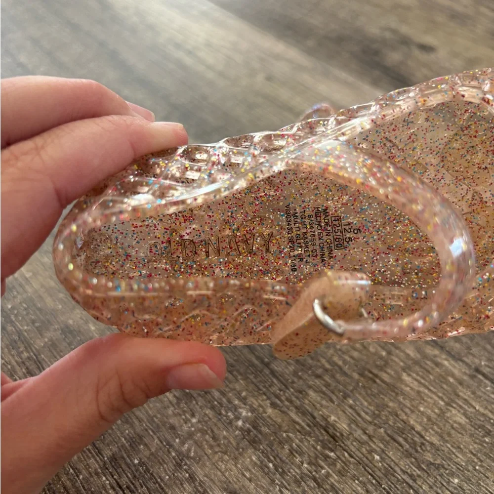 Old navy toddler girl sparkly jelly shoes - Picture 3 of 3